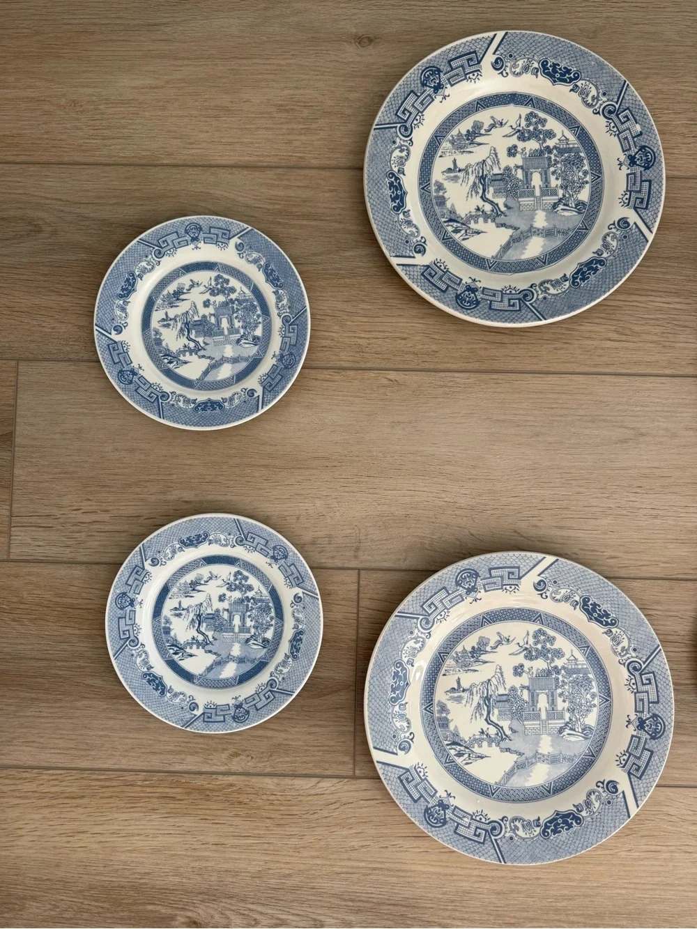 Light Blue Willow Pattern Plates (6)